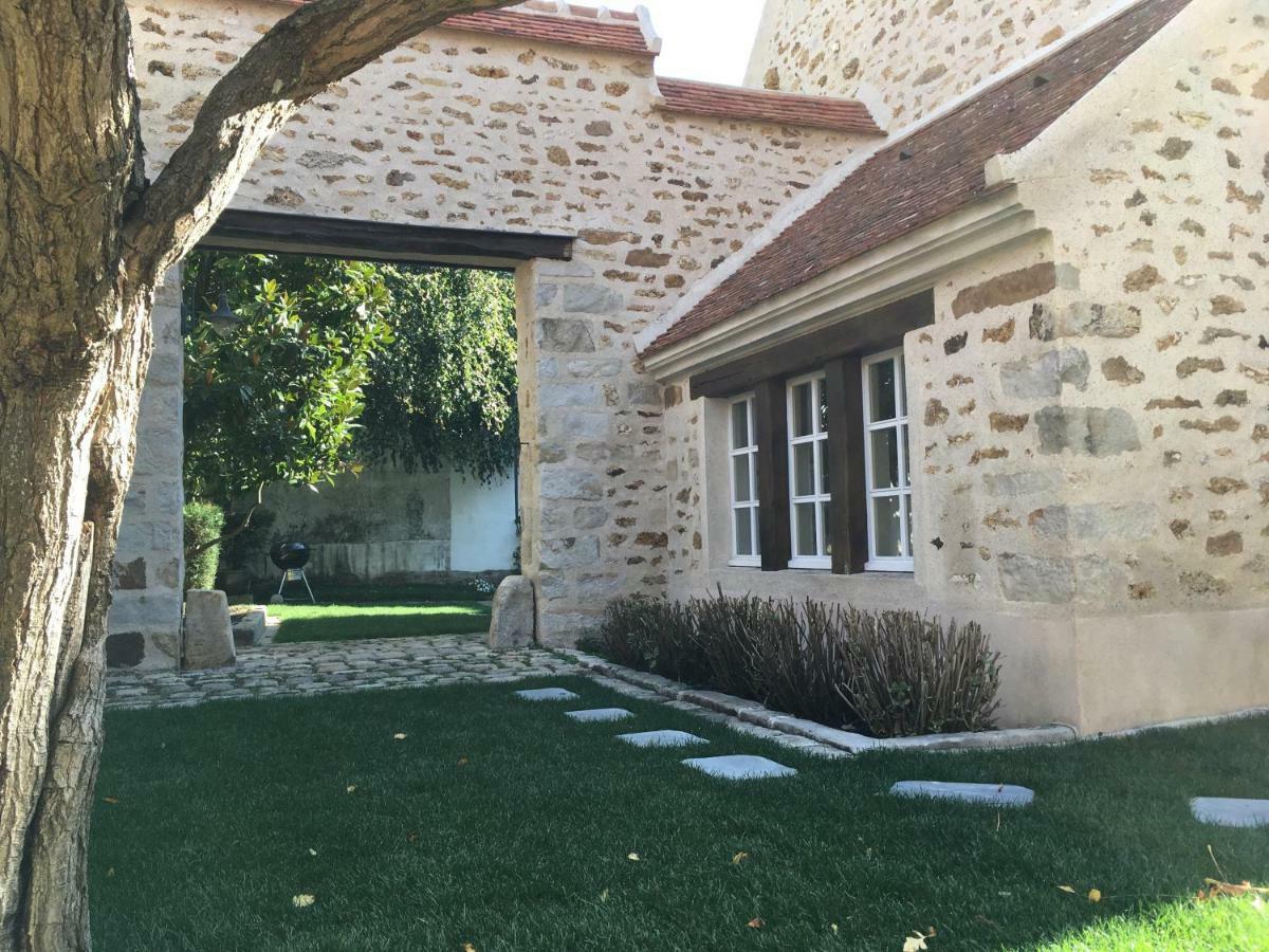 La Maison D'Emilie - Chambres D'Hotes Chaumes-en-Brie エクステリア 写真
